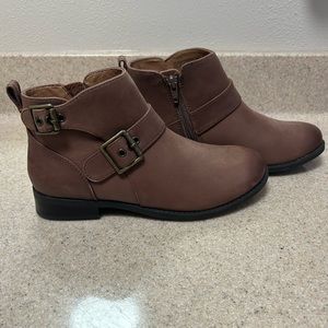 Vionic Logan Ankle Boots